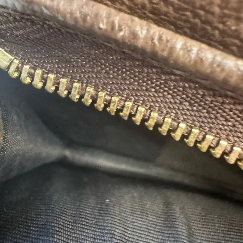 Limited Edition Gucci Supreme Strawberry Compact Wallet - Picture 9 of 10